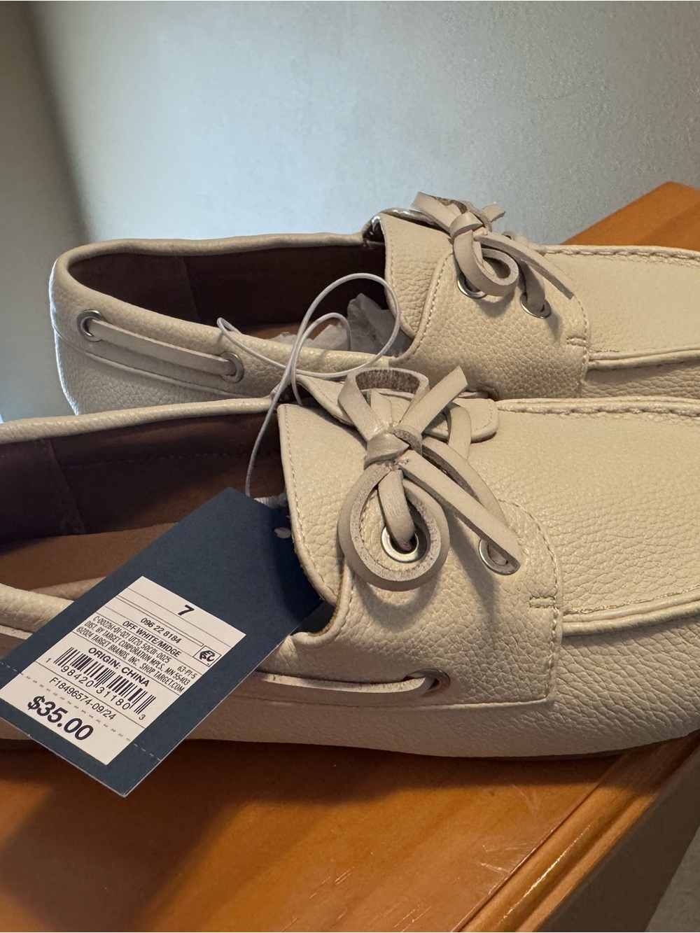 Universal Thread White Pebbled Leather Loafers Size 7